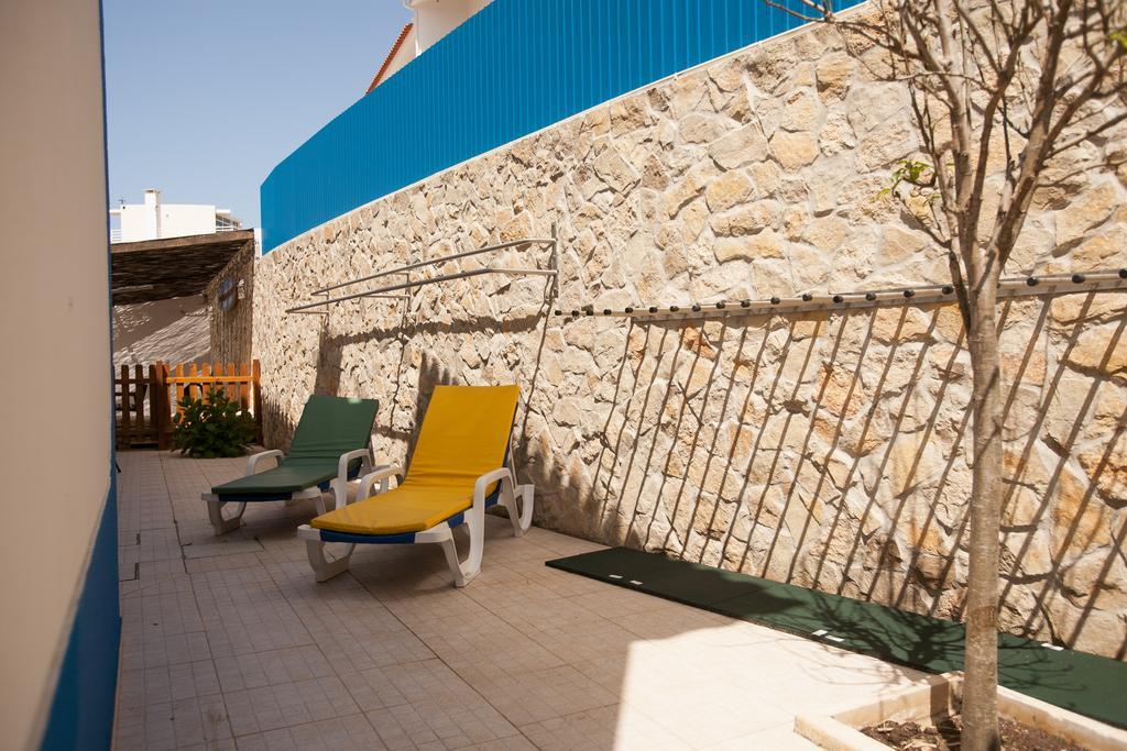 Ericeira Chill Hill Hostel & Private Rooms - Sea Food Luaran gambar